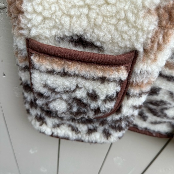 Vintsge Faux Sheepskin Sherpa holiday lodge Vest Size M - Picture 3 of 4